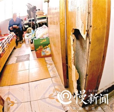 重庆88岁退休校长24年拾荒助学 入