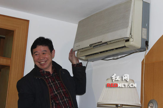 梁老师身边的这台格力空调已事变22年 无病无灾仅加过一次氟