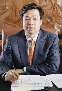 孩子大了，长个儿了，早年的小儿童床将近不足长了，必要买个新的了。